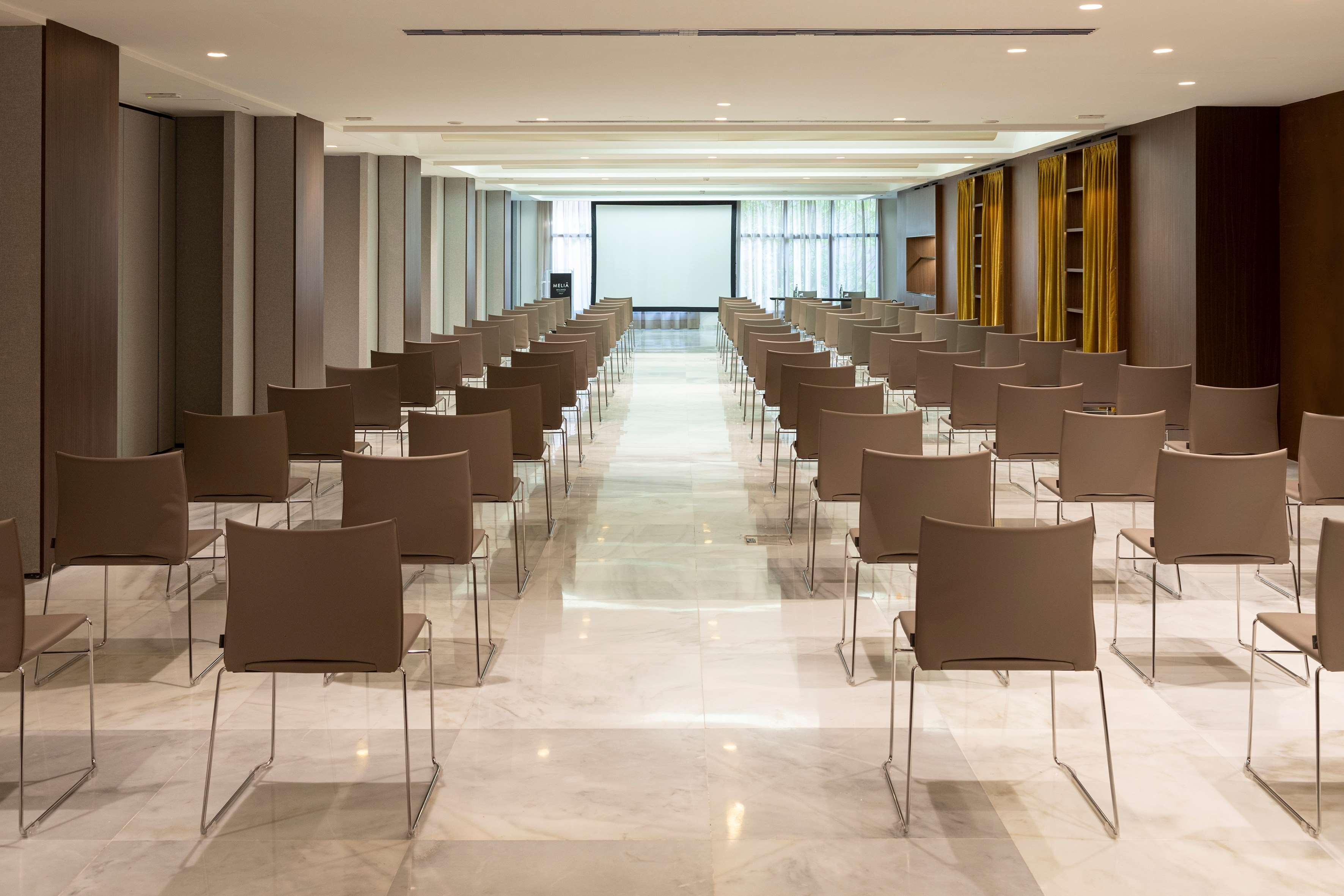 Melia Milano Hotel Luaran gambar The Library